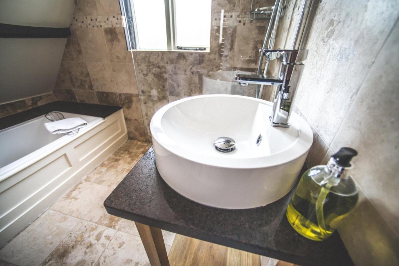 Jeakes House Bed and Breakfast Rye Exteriör bild A vessel sink